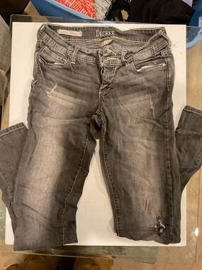 Decree Women's Grey Distressed Skinny Jeans Size 7